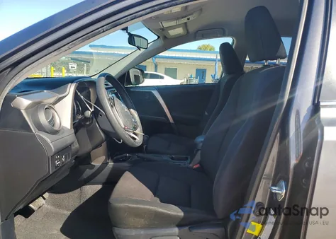 2016 Toyota Rav4 Le z USA, uszkodzony, nr VIN JTMZFREV5GJ086599